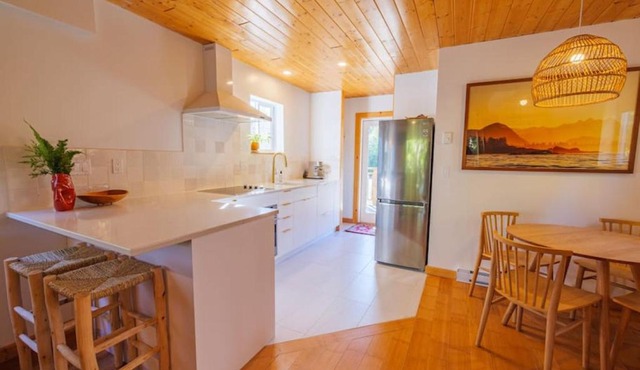 The Perch Modern 2 Bed Cabin with Patio and Hot Tub