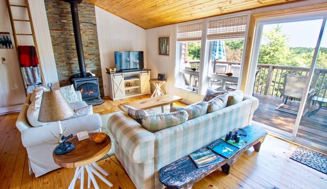 The Perch: South-facing Elevated Waterfront Cottage