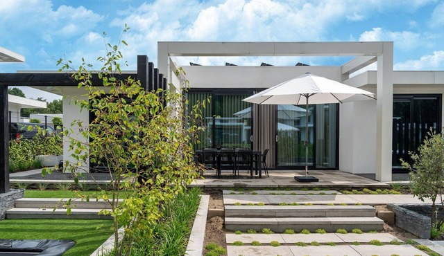 The perfect combination of luxury, comfort and relaxation. Whether you enjoy the jacuzzi, the refined decor or the beautiful view from the garden, this villa offers a holiday experience at the highest level.