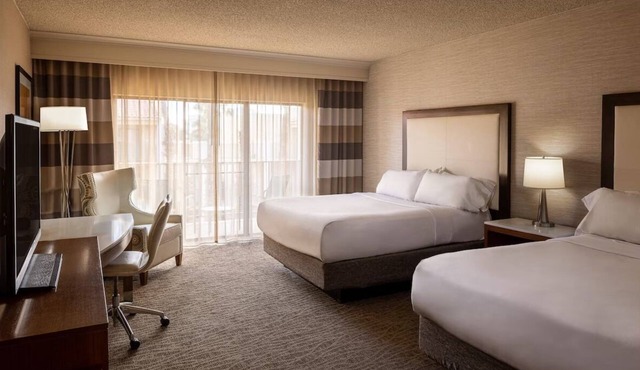 The Perfect Stay for 8! 2 Queen Units w/Outdoor Pool, Free Parking and Golf!