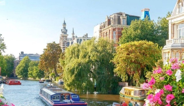 THE PERFECT STUDIO IN A CANAL HOUSE IN THE HEART OF OLD AMSTERDAM