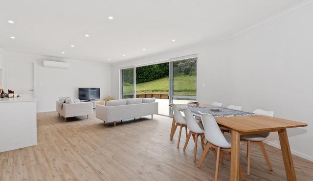 The Platinum Rendezvous - Matapouri Holiday Home