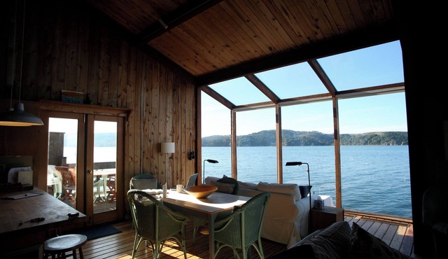 The Poets Loft: 2-bedroom house over Tomales Bay with stunning views in Marshall