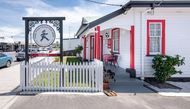 The Postmaster Inn Bed and Breakfast - Smithton R1 - Free Continental Breakfast