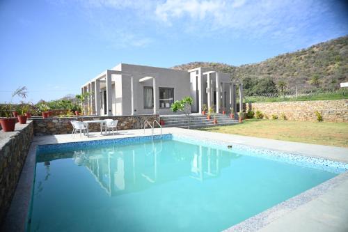 THE PRISTINE VIllA
