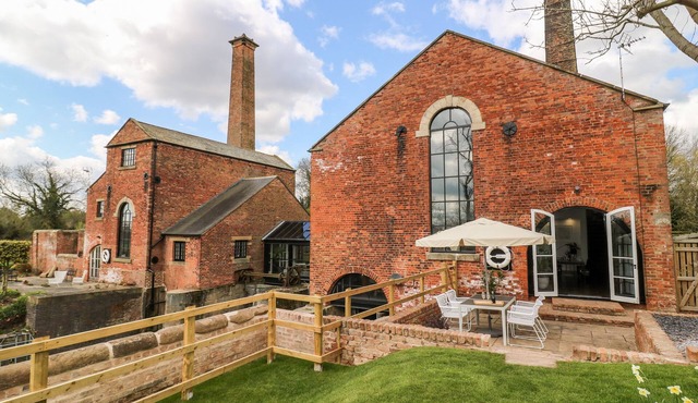 THE PUMP HOUSE ART STUDIO, family friendly in Misterton