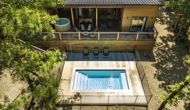 The Quads: 4 Cabins + Pool & Courts