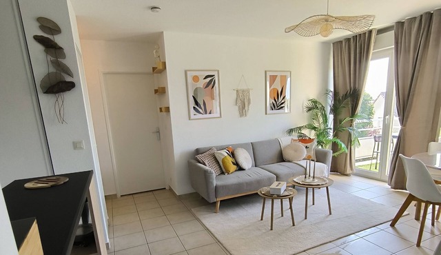The racing n est, comfortable 2 bedroom apt, balcony, close to circuit