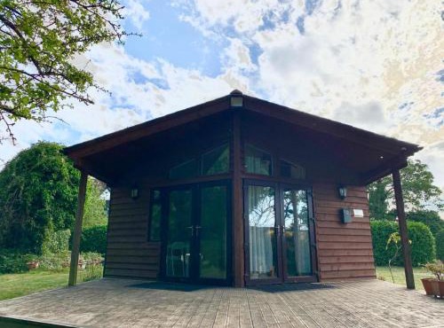 The Reading three bedroom chalet with gardens, suitable for contractors