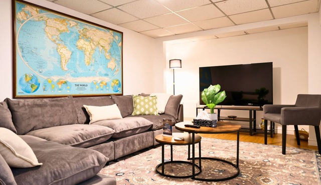 The Redbrick Suite - Central 2 Bedroom Apt. with Luxury Bathroom