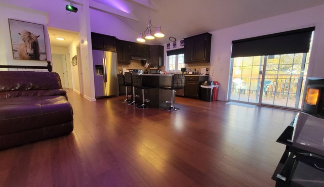 The Retreat - 6 beds/3baths- Indoor Hot Tub, Theatre, Pool Tble, Mins to Casinos