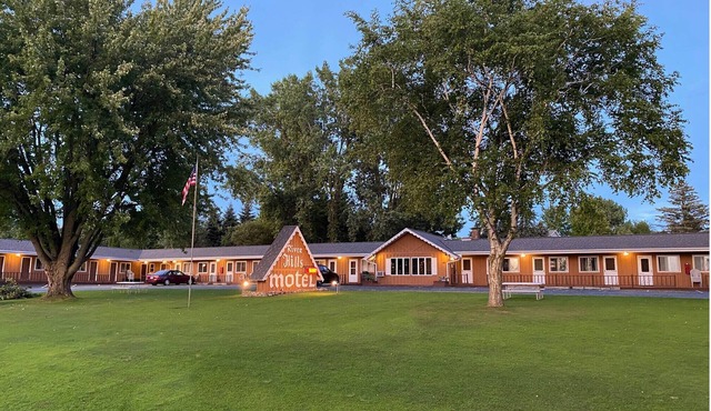 The River Hills Motel - Algoma, WI - Near Door County