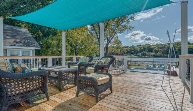 The River House/Stunning Riverfront/Scenic Views/Water Sports/Steps to Marina