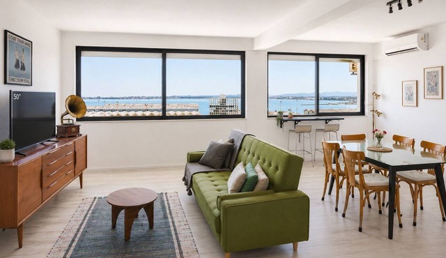 The River Studio | Super Spacious, Wide Estuary Views & Walk to Lisbon Ferry