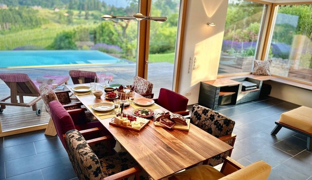 The Rizzi - Detached vacation home with infinity pool in Southern Styria