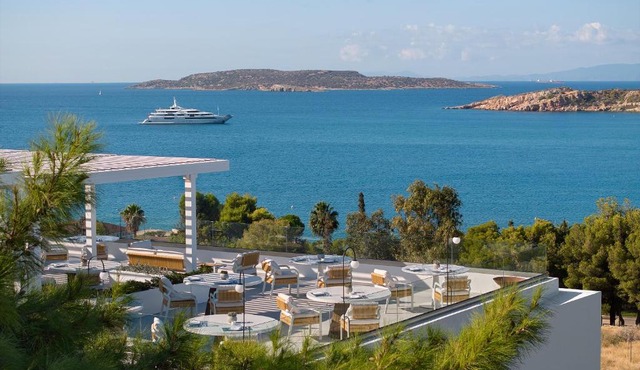 The Roc Club, A Hotel to Live