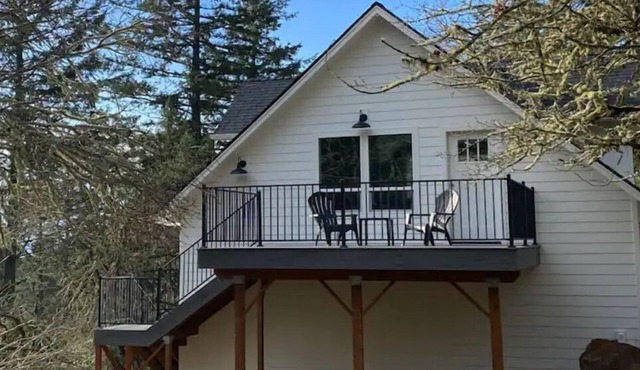 The Rock Tree House - A place to unwind and renew.