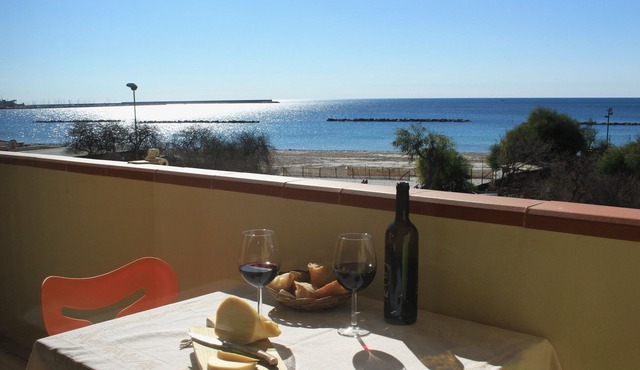 The Romantic Sunset apartment offers you an unforgettable view of the sea