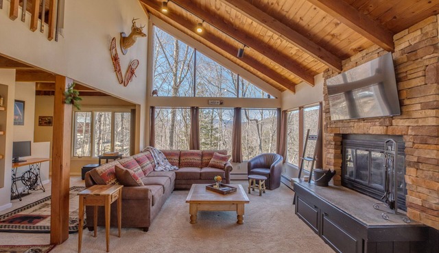 The Rustic Elk Abode: A Mesmerizing Fall Retreat in White Mountains by the Kanc!