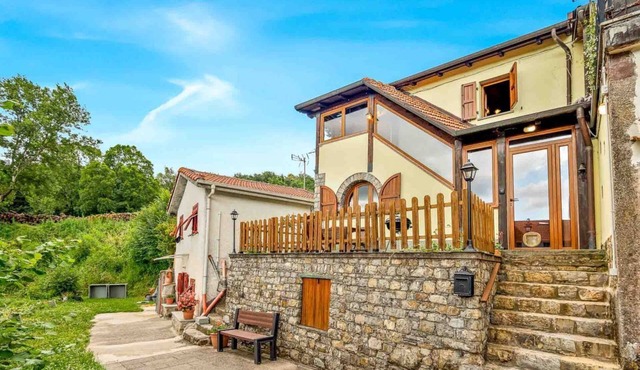 The Rustico di Zignago, located in the picturesque area of ​Debbio, offers a unique experience that seems to transport you to another era.This rustic house is the ideal refuge for those seeking tranquility and authenticity.Ground Floor:Living Room w