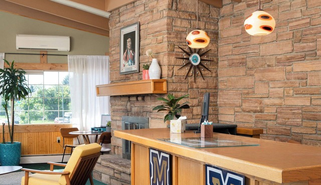 The Sapphire Motel