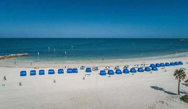 The Seashell Suite w Private Balcony Walk 2 Beach