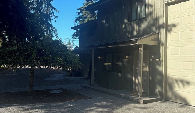 The Sequim Tree House is a spacious one bedroom with a bonus room for more guest