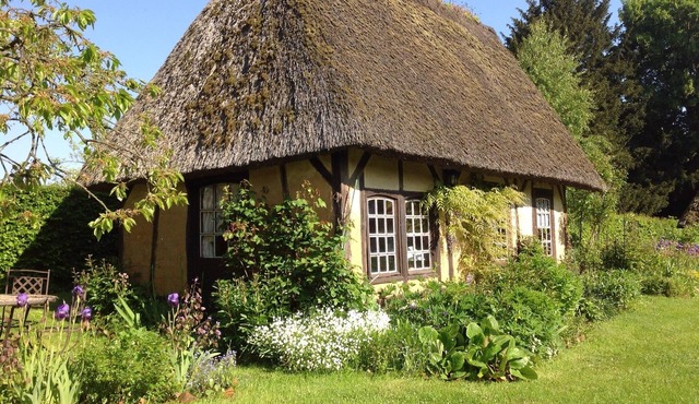 The Sheep-fold, Thatched cottage of Character in the heart of Normandy