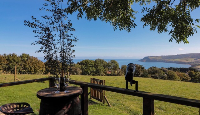 THE SHEPHERD'S REST, romantic, with a garden in Robin Hood’s Bay