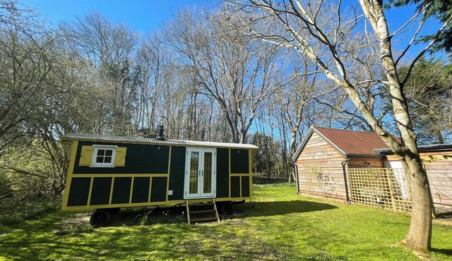 THE SHEPHERDS HUT, romantic, with a garden in Wallingford