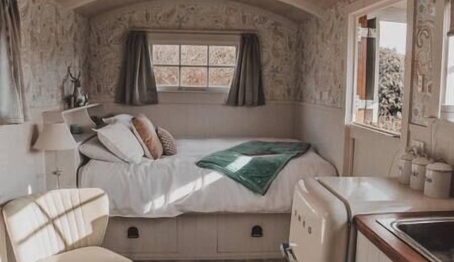 The Shepherds Hut with Farmland Views Fox Glacier