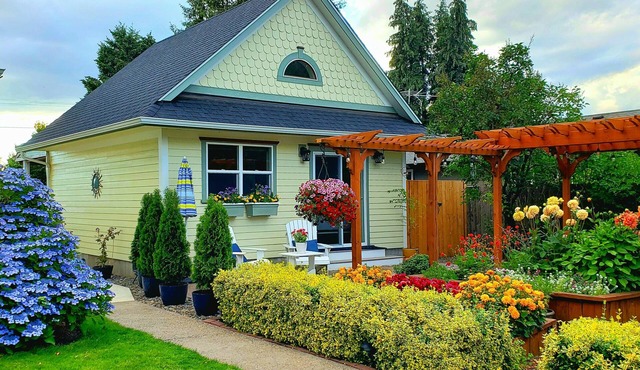 The Silverton Cottage- A garden retreat