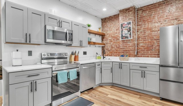 The Smith Victorian 2BR Brownstone Apartment