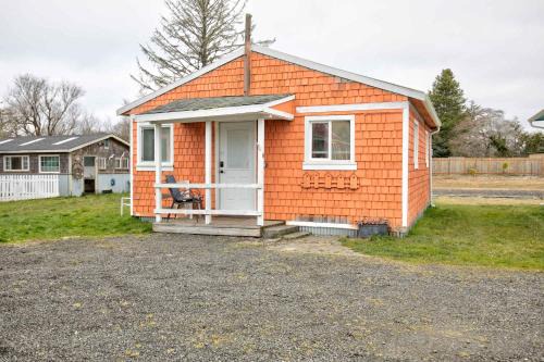 The Sportsman 2-Br Cottage 6 by Grayland Beach