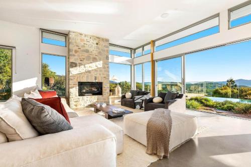 The Springs - architect-designed home with pool
