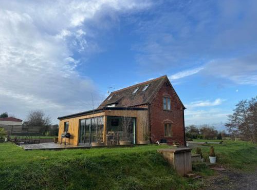 The Stables - 2BR, Woodland Forge, Garden Deck, Parking, Sleeps 6