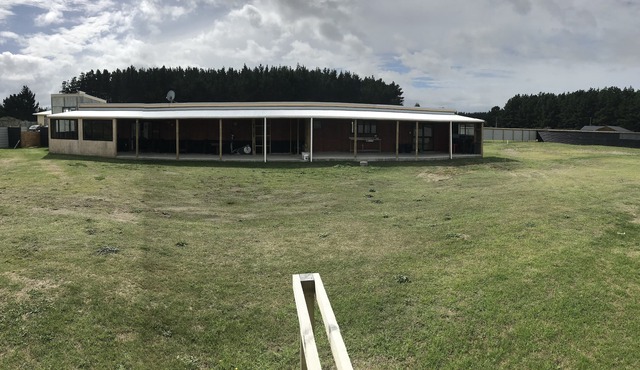 "The Stables" Himatangi - 1 of 2 adjoining units, can sleep 26