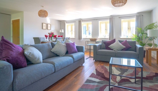 The Stables - Stylish cottage | hot tub | parking - Pass the Keys