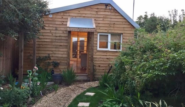 The Studio a lovely tiny house retreat in the centre of Basingstoke