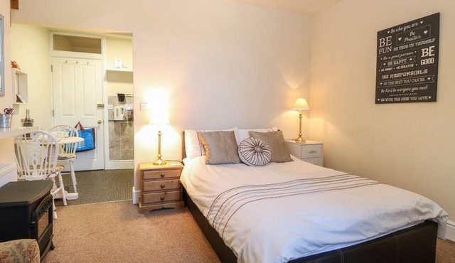 THE STUDIO, character holiday cottage in Sheringham
