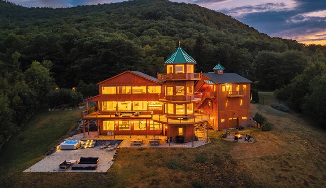 The Summit House - Private Upstate Estate with Unmatched Mountain Views