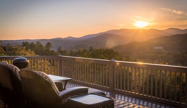 The Summit! Spacious Cabin Panoramic Views