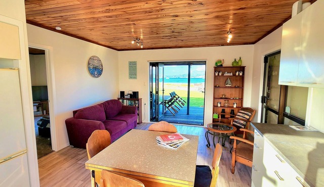 The Sunrise Bach - One Tree Point Holiday Home