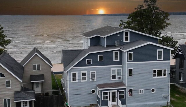 The Sunset Sail | Historic Oneida Lakefront Condo 1