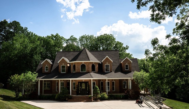 The Swan House: Private, Peaceful, and Picturesque Lakefront Property