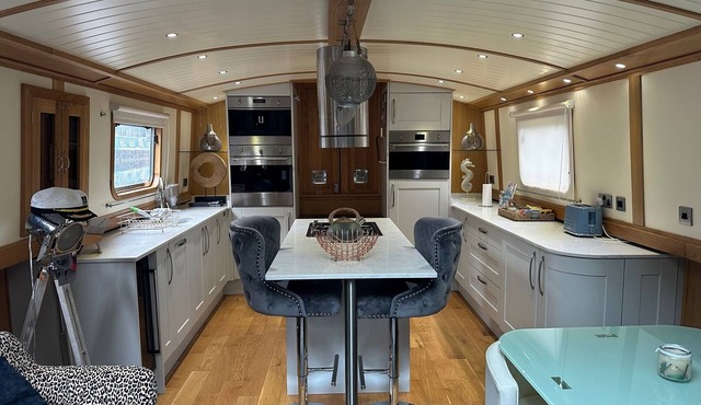 The Thistle Dream Widebeam Boat