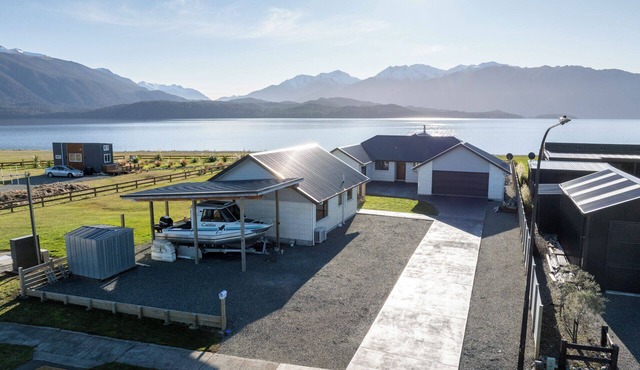 The Tranquil Edge - Te Anau Holiday Home