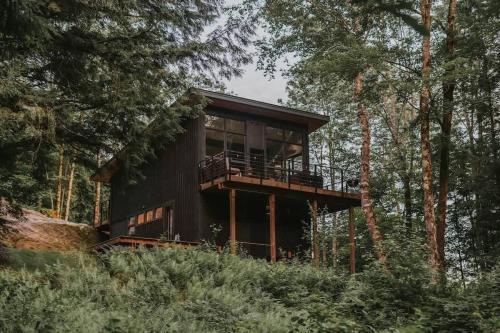The Treehaus midcentury retreat and Mad River access