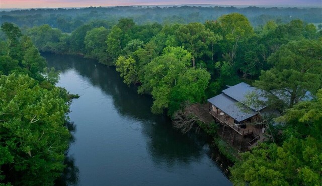 The Treehouse River | Riverfront Broken Bow Cabin with Hot Tub, Fire Pit & Grill