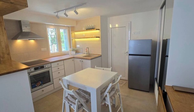 The Underdeck - Compact & Cozy Radovići Escape for Couples or Solo Travelers